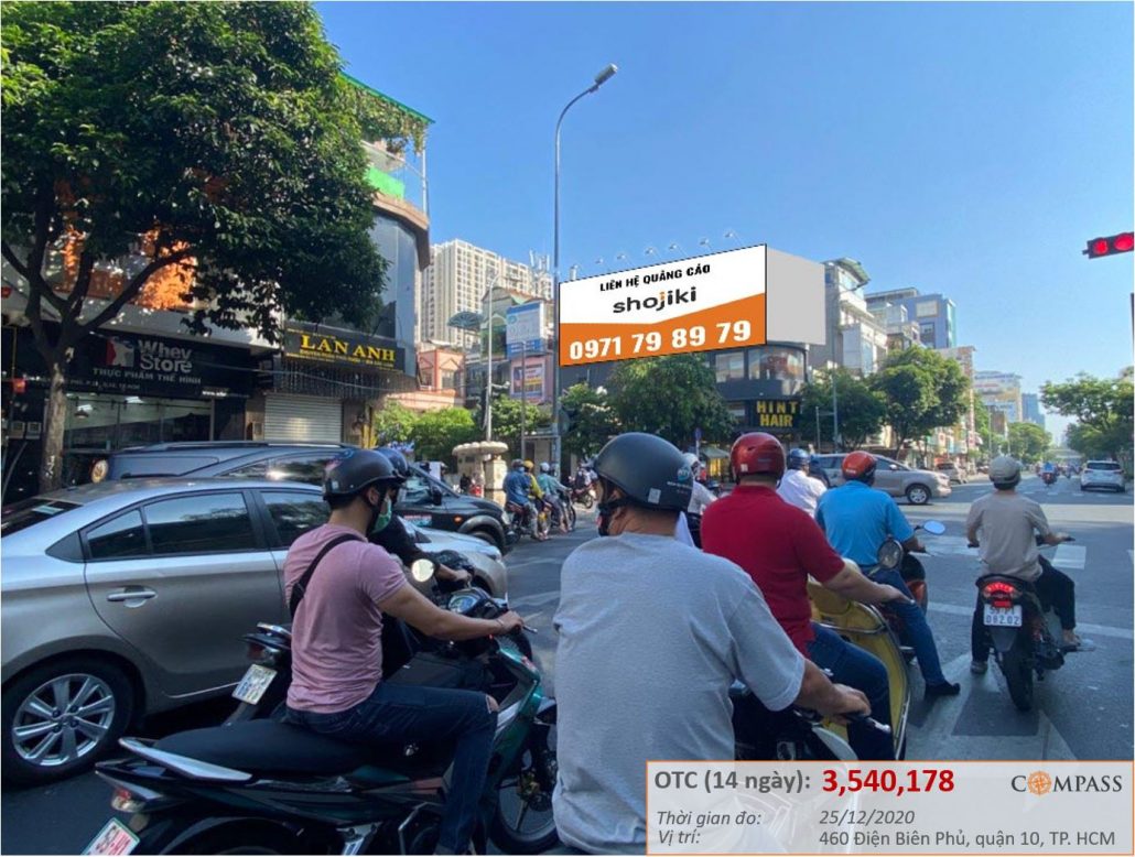 Bảng quảng cáo ngoài trời ngã tư Cao Thắng- Điện Biên Phủ, quận 10, Hồ Chí Minh