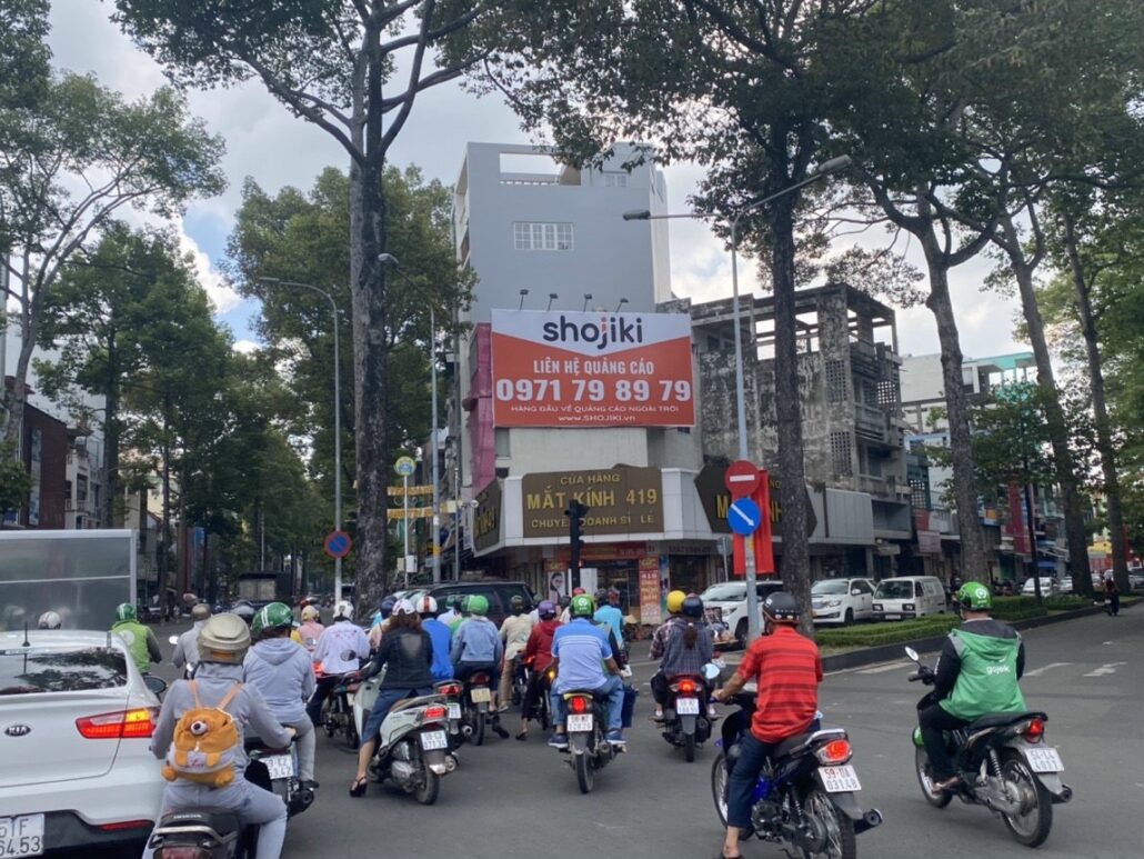 Bảng quảng cáo ngoài trời vòng xoay Nguyễn Tri Phương, quận 10, Hồ Chí Minh