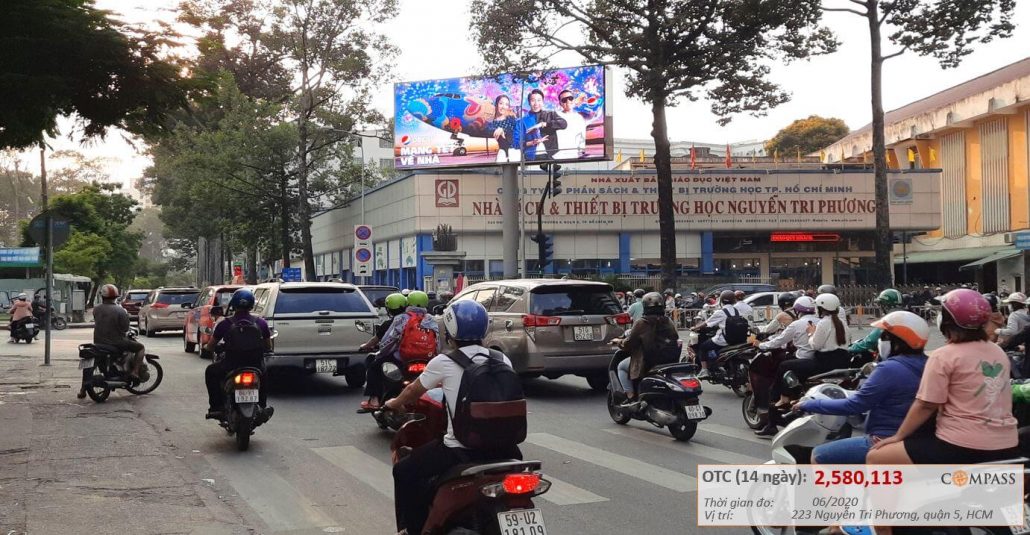 Pepsi's advertisement at LED Nguyen Tri Phuong - Hung Vuong