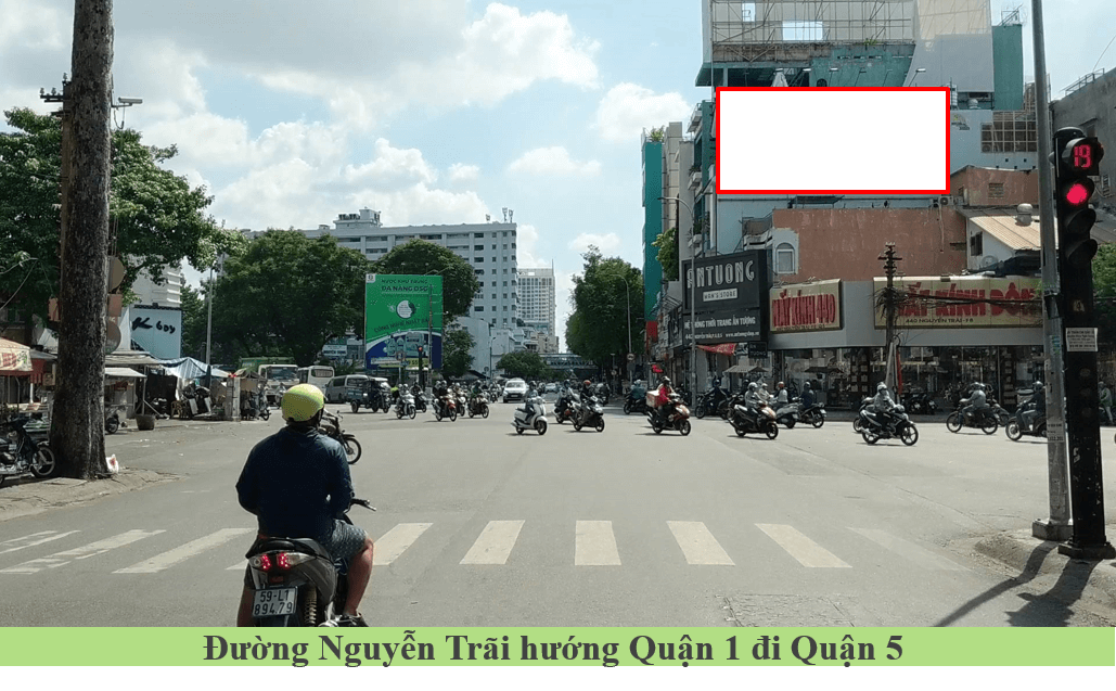 Bảng quảng cáo ngã 5 Nguyễn Trãi - Trần Phú, quận 5, Hồ Chí Minh