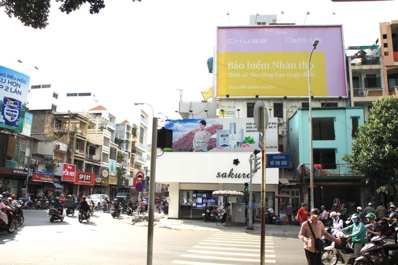 Bảng quảng cáo ngã tư võ thị sáu - hai bà trưng quận 1 Hồ Chí Minh
