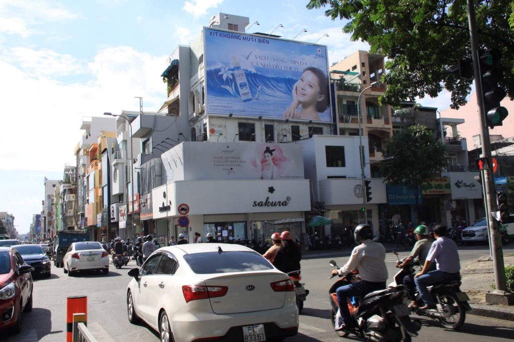 Bảng quảng cáo ngoài trời ngã tư Hai Bà Trưng - Võ Thị Sáu, quận 1, Hồ Chí Minh