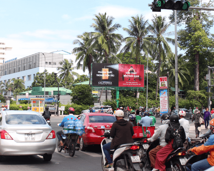 Bảng quảng cáo ngoài trời Ngã tư Phan Đăng Lưu - Nơ Trang Long, quận Bình Thạnh, Hồ Chí Minh