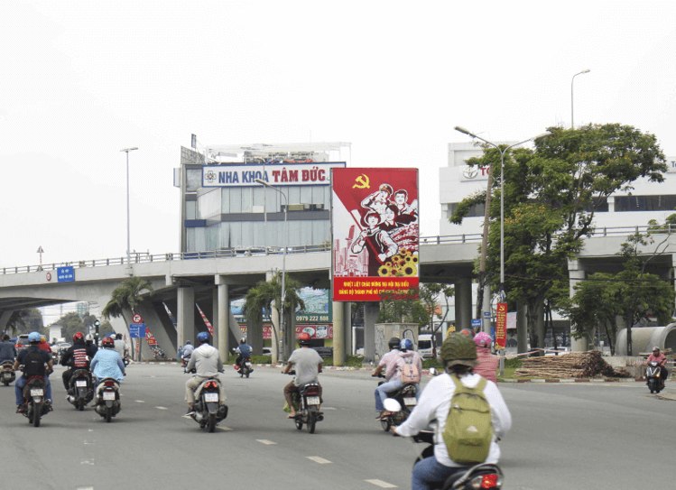 Bảng quảng cáo ngoài trời Chân cầu Sài Gòn, quận Bình Thạnh, Hồ Chí Minh