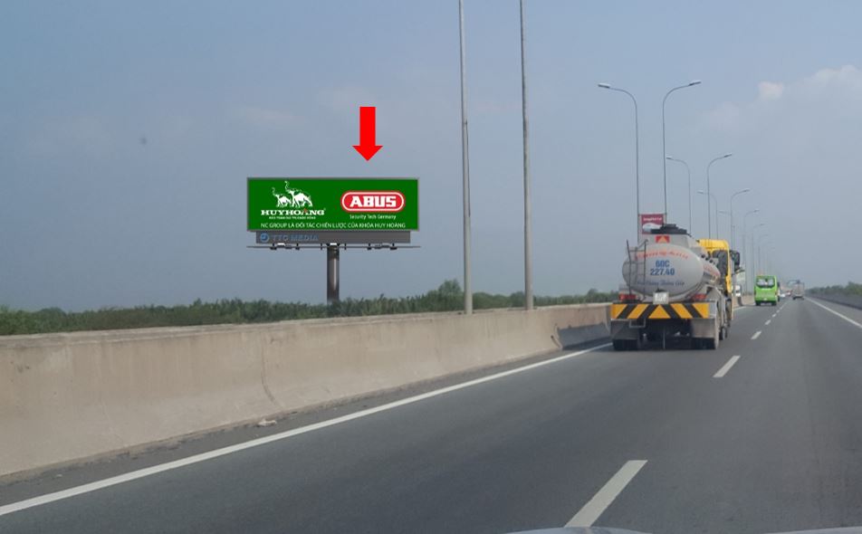 Bảng quảng cáo ngoài trời KM 8+500 (Bên phải) cao tốc HCM - Long Thành, quận 9, Hồ Chí Minh