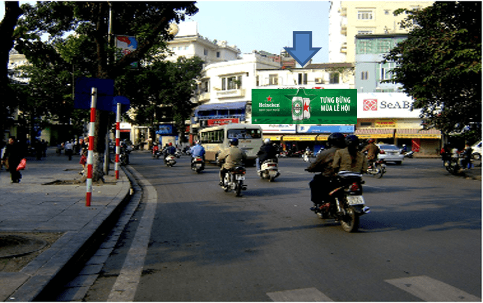 Bảng quảng cáo ngoài trời ngã tư Lê Thái Tổ, Lê Văn Can, quận Hoàn Kiếm, Hà Nội