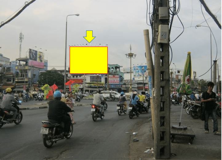 Bảng quảng cáo ngoài trời 335 Hòa Bình, quận Tân Phú, Hồ Chí Minh