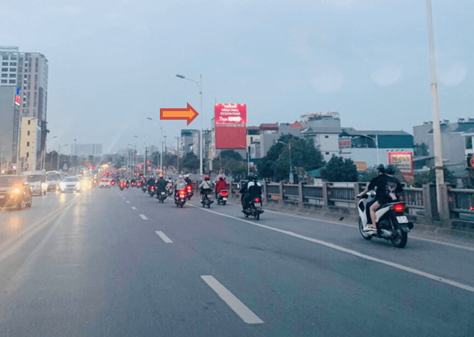 Bảng quảng cáo ngoài trời 84 Đàm Quang Trung, quận Long Biên, Hà Nội