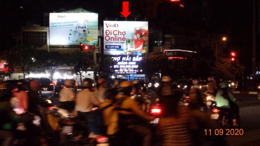 Bảng quảng cáo ngoài trời 94 Văn Cao, quận Ba Đình, Hà Nội