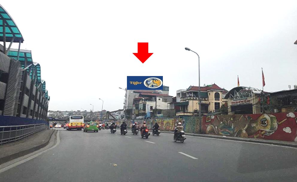 Bảng quảng cáo ngoài trời khúc cua Hồng Hà – Cầu Long Biên, Hà Nội