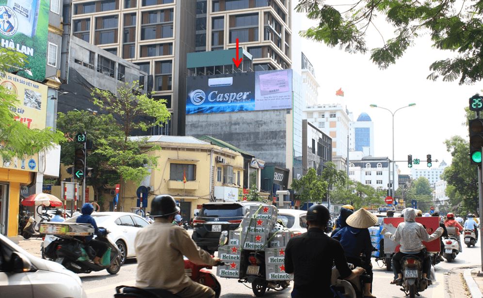 Bảng quảng cáo ngoài trời ngã tư cầu Cát Linh - Tôn Đức Thắng, quận Đống Đa, Hà Nội