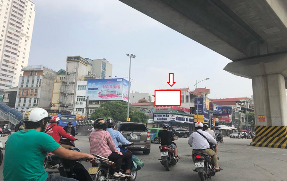 Bảng quảng cáo ngoài trời ngã tư Lê Trọng Tấn- Quang Trung, quận Hà Đông, Hà Nội