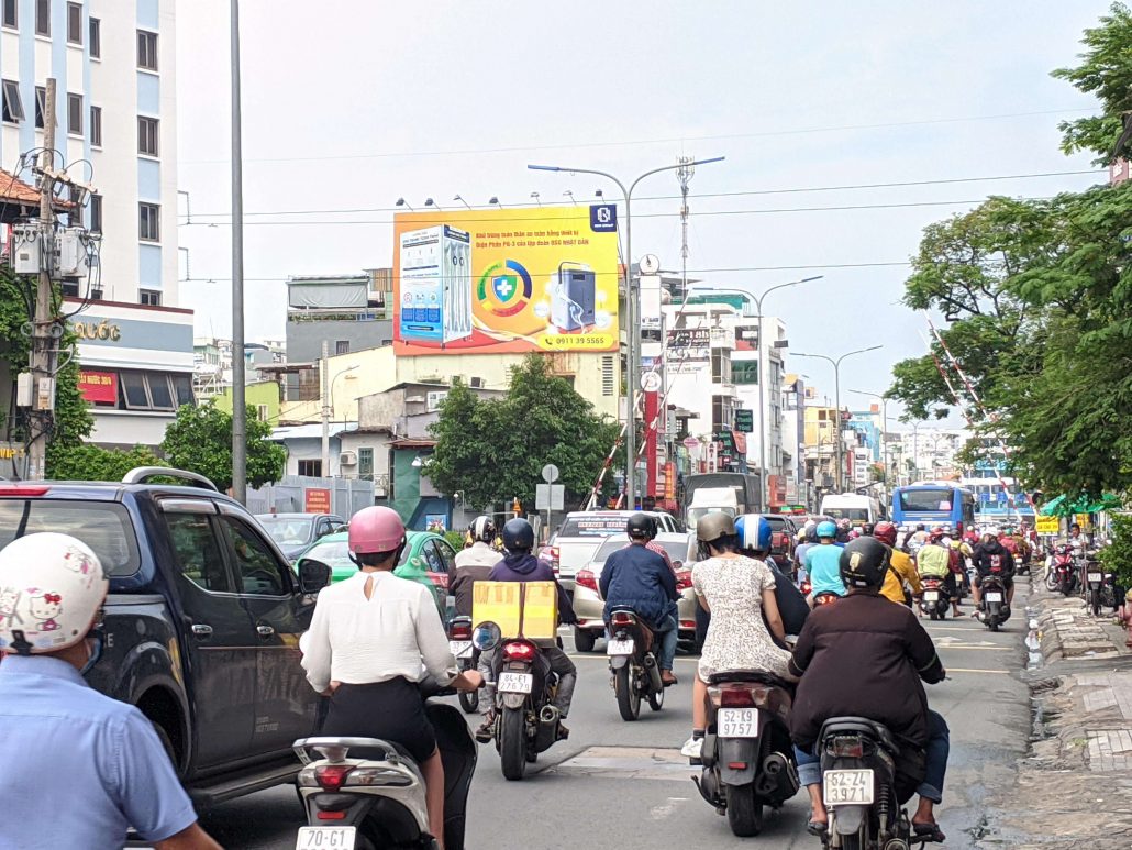 Bảng quảng cáo ngoài trời Ngã tư Hoàng Văn Thụ - Chiến Thắng, quận Phú Nhuận , Hồ Chí Minh