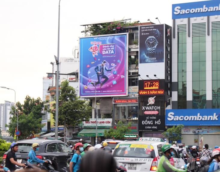 Bảng quảng cáo ngoài trời Vòng xoay Lý Thái Tổ, quận 10, Hồ Chí Minh