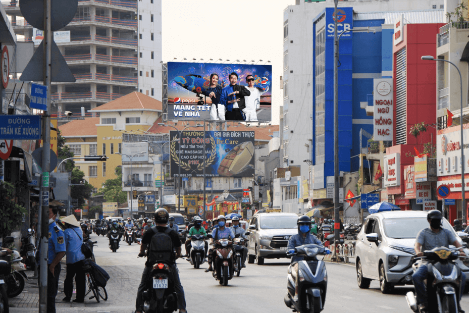 Bảng quảng cáo ngoài trời 88 Phan Đăng Lưu, quận Phú Nhuận, Hồ Chí Minh