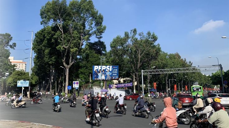 Bảng quảng cáo ngoài trời Vỉa hè giao lộ Hùng Vương - Lý Thái Tổ, quận 10, Hồ Chí Minh