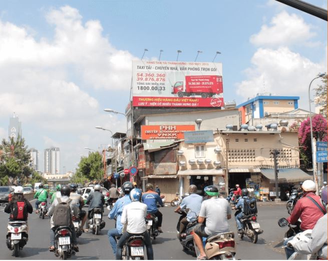 Bảng quảng cáo ngoài trời Ngã tư Lý Thái Tổ - Sư Vạn Hạnh, quận 10, Hồ Chí Minh