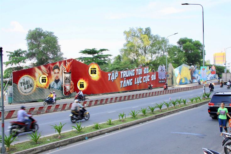 Bảng quảng cáo Tường rào ngã tư Nguyễn Hữu Thọ - Nguyễn Thị Thập, quận 7, TP HCM