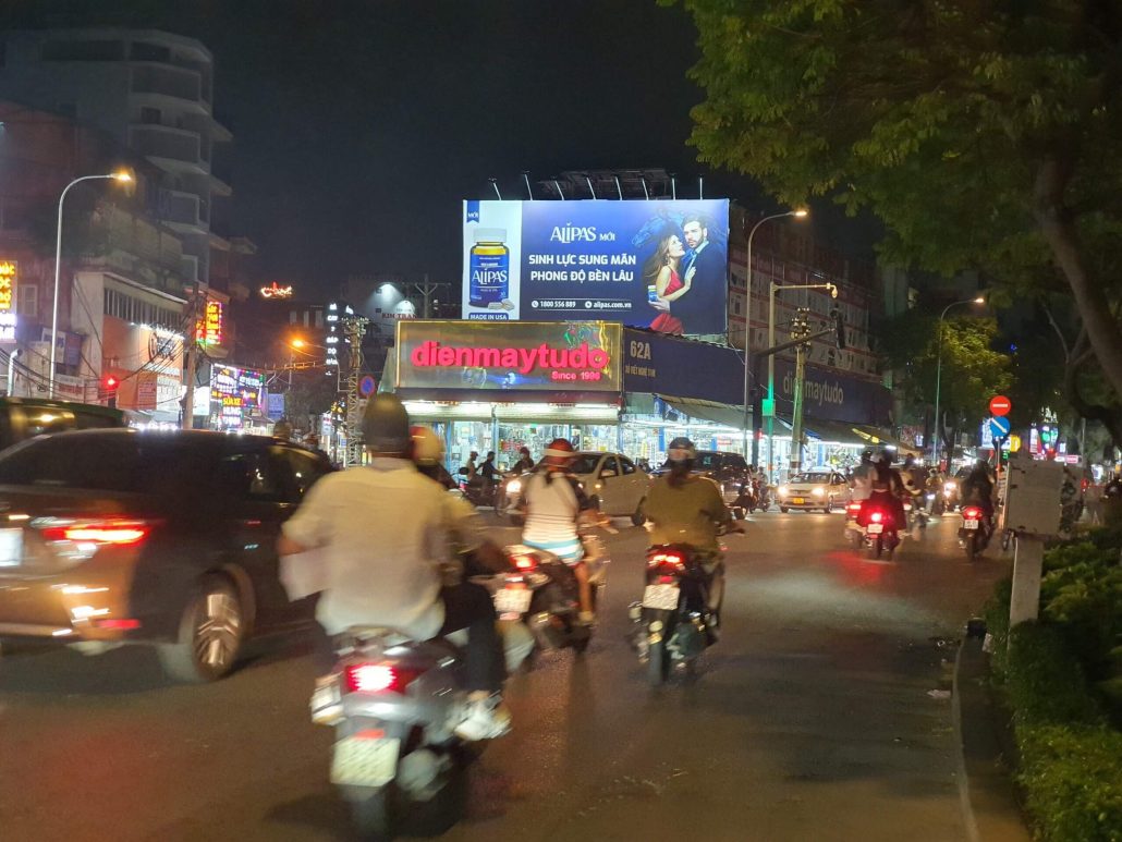 billboard điện máy tự do, quận Bình Thạnh