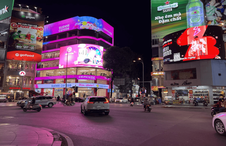 Quảng cáo màn hình LED Ngã 6 Phù Đổng, 13 Nguyễn Trãi, Quận 1