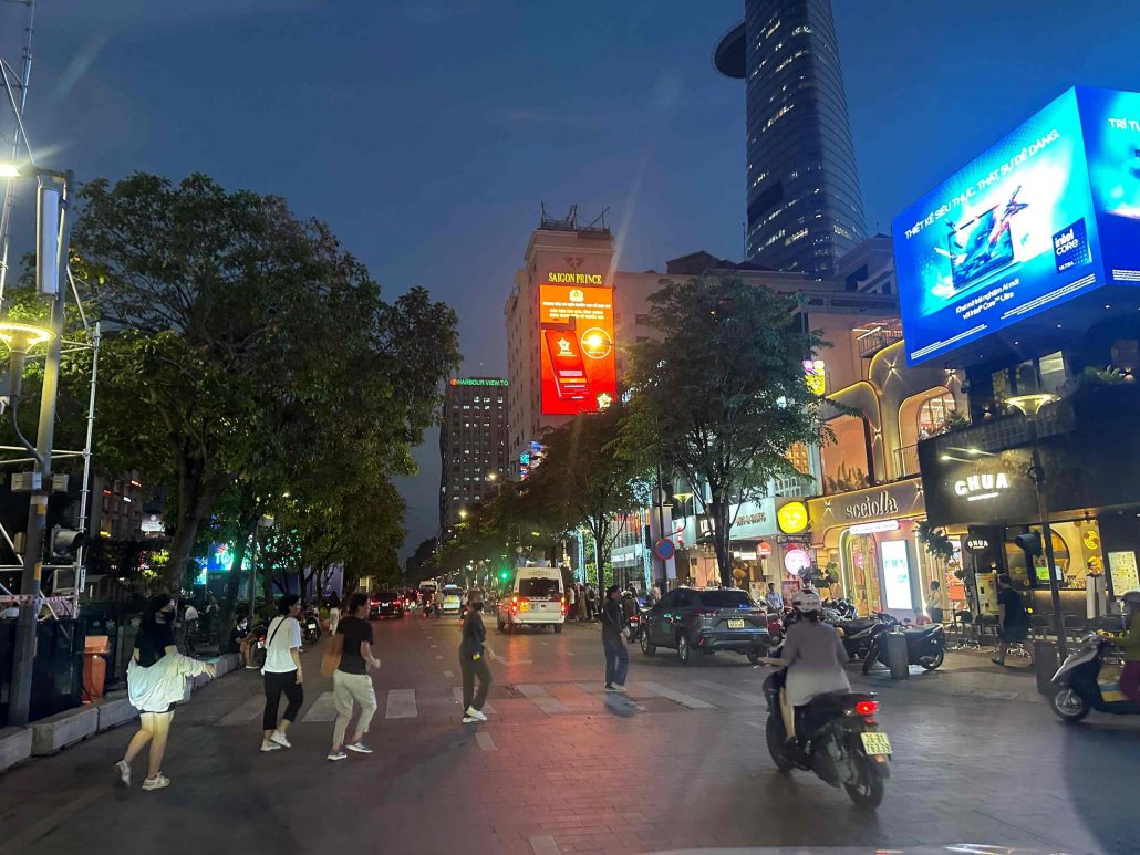 màn hình led phố đi bộ Nguyễn Huệ - Saigon Prince