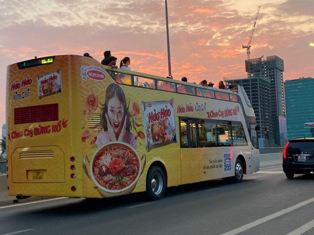 quảng cáo roadshow xe bus 2 tầng nhãn hàng Hảo Hảo