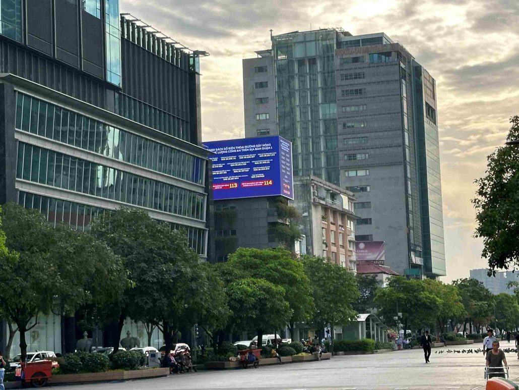 màn hình led phố đi bộ Nguyễn Huệ 