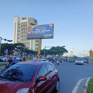 man hinh led chan cau rong 1