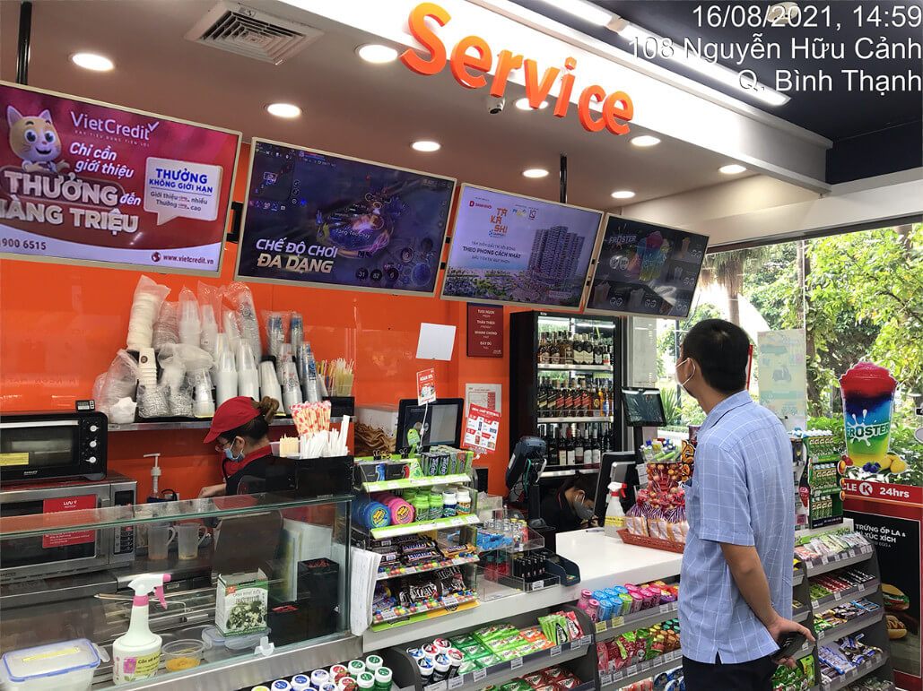 quảng cáo tại cửa hàng tiện