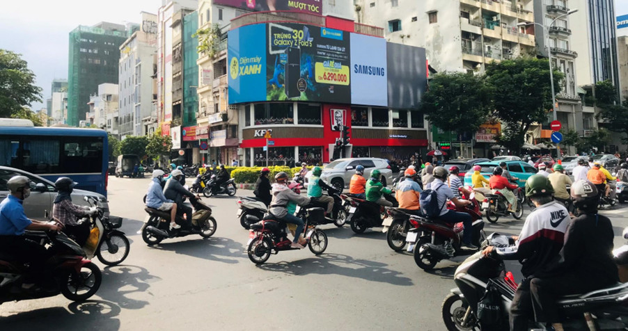 Điện máy xanh quảng cáo tại LED 78 Lê Lai, quận 1 