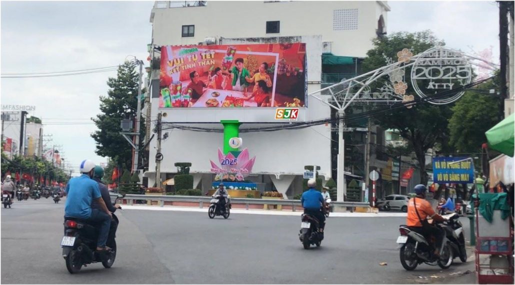 Màn hình LED ngã 3 Trần Hưng Đạo - Tôn Đức Thắng 