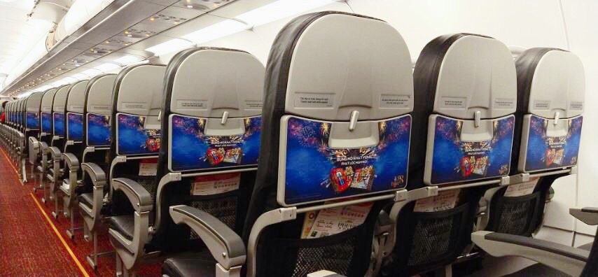 quảng cáo trên lưng bàn ăn Vietjet - SJK Group