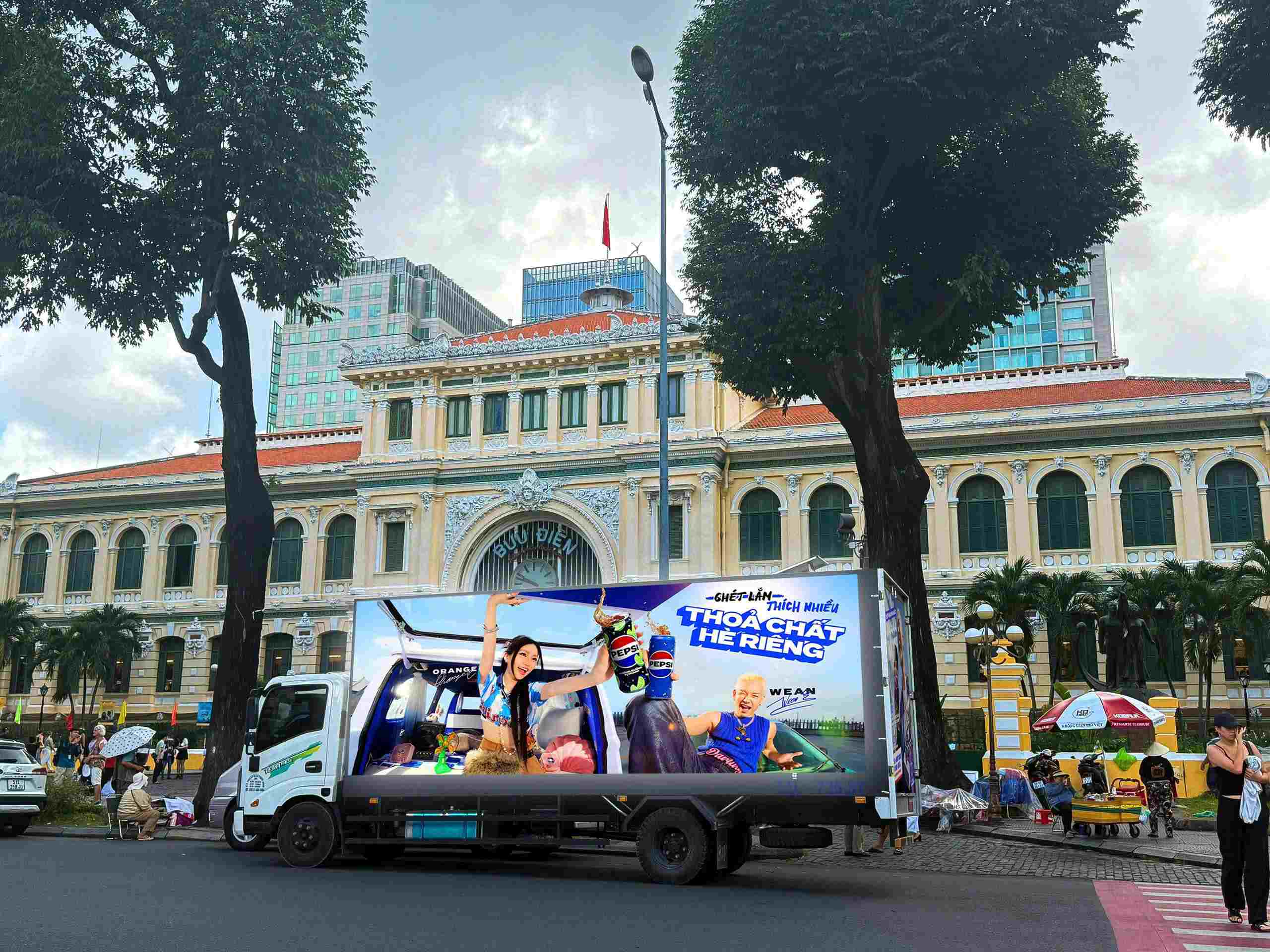 quảng cáo tại cửa hàng tiện lợi