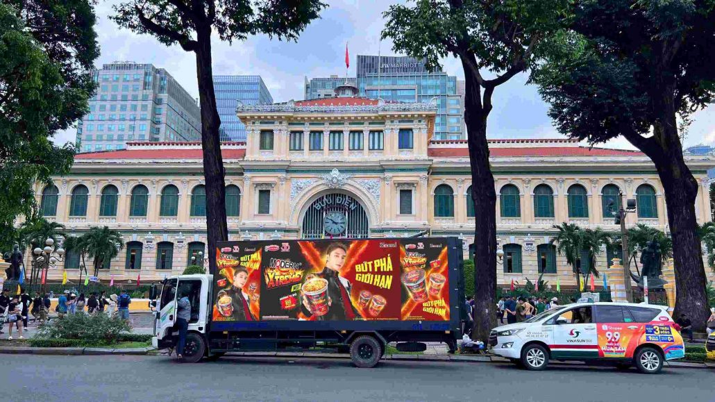 Màn hình LED xe tải tại bưu điện Thành phố Hồ Chí Minh