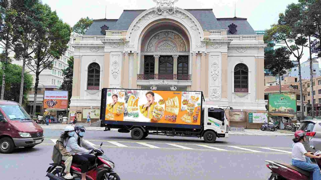 Màn hình LED xe tải tại nhà hát thành phố Hồ Chí Minh