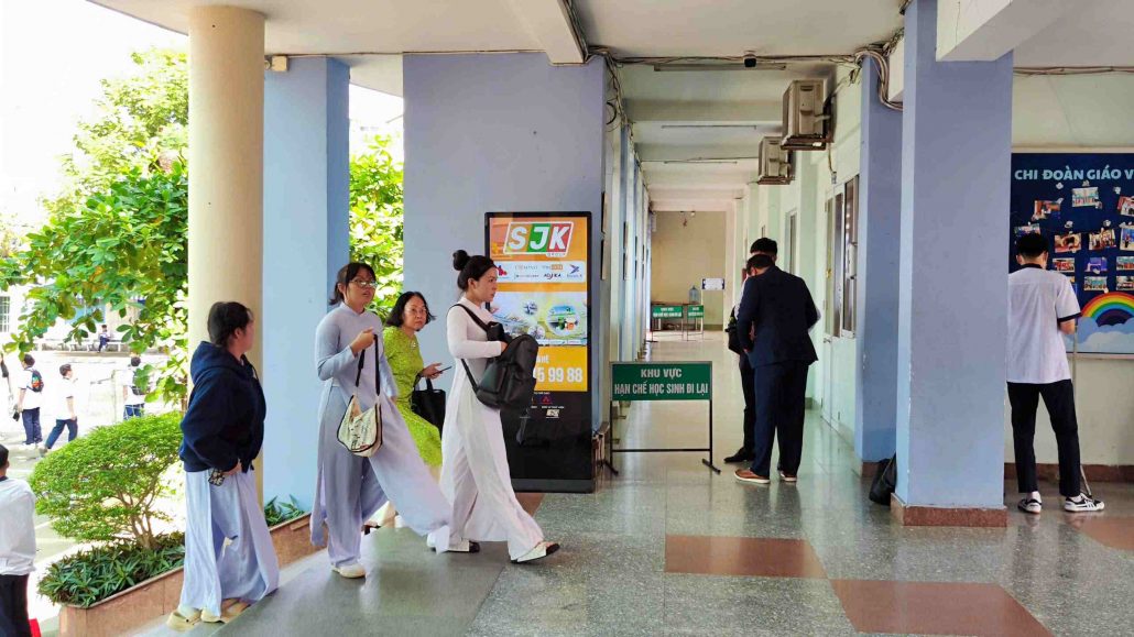 Màn hình Digital Standee tại Trường THPT Nguyễn Trãi, quận 4