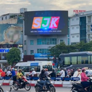 Man-hinh-Led-Nga-7-O-cho-dua-Ha-Noi