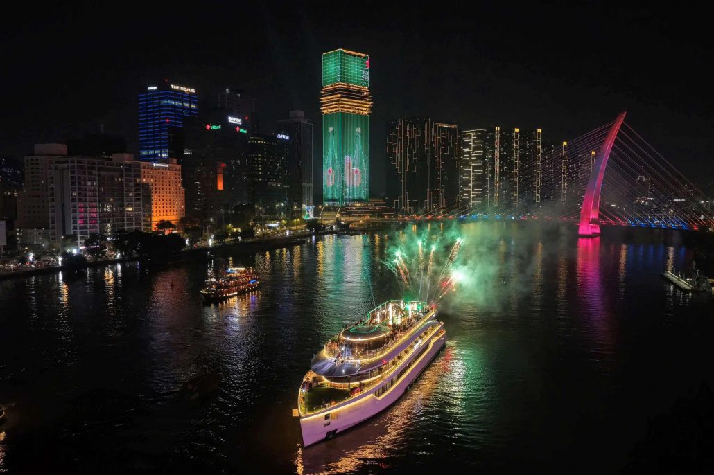 heniken quảng cáo trên LED tòa nhà Marina