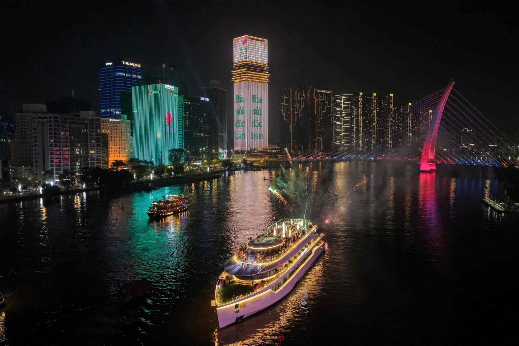 heniken quảng cáo trên LED tòa nhà Marina