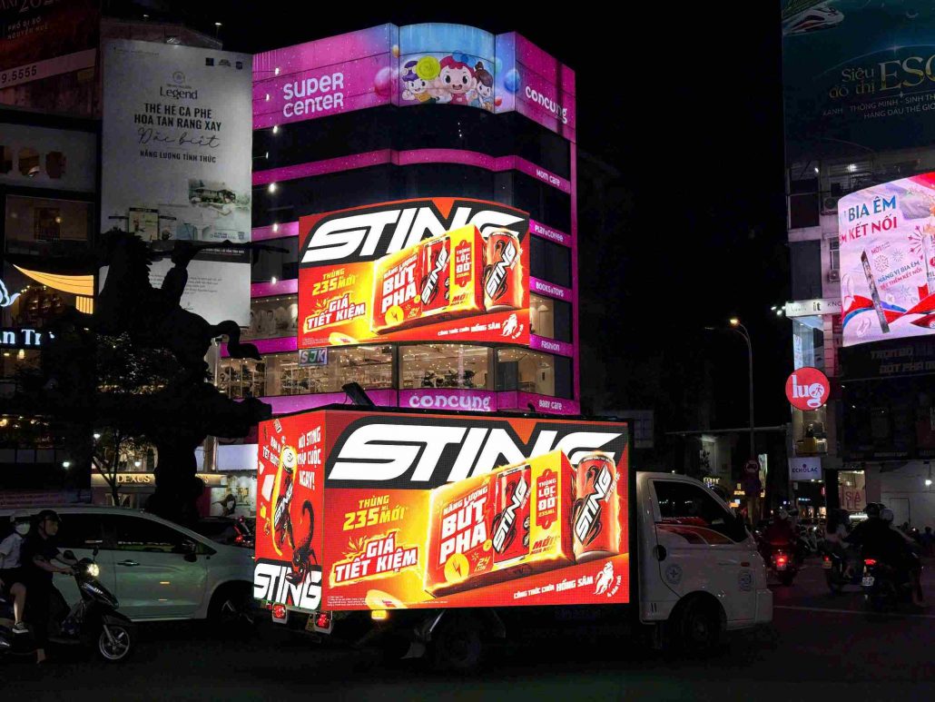 quảng cáo trên xe tải LED 