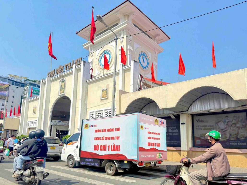 quảng cáo trên xe tải LED - SJK